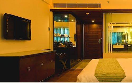 Windsor Rajadhani Hotel Thiruvananthapuram Exterior foto