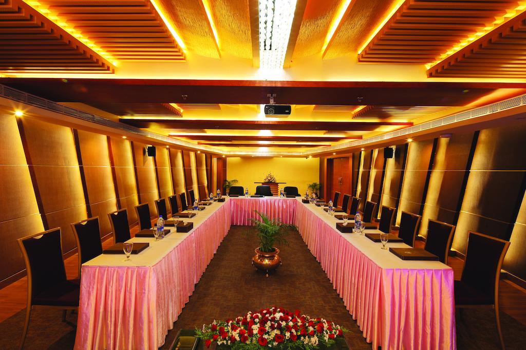 Windsor Rajadhani Hotel Thiruvananthapuram Exterior foto