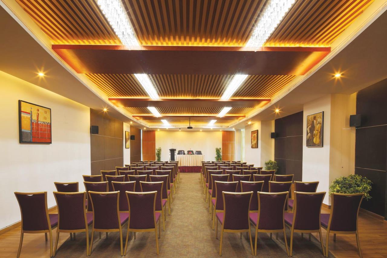 Windsor Rajadhani Hotel Thiruvananthapuram Exterior foto