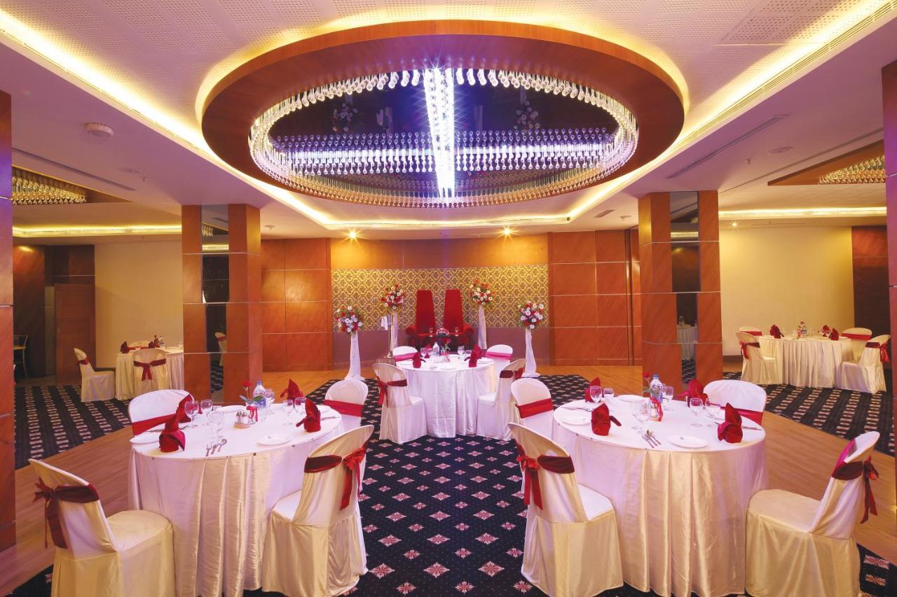 Windsor Rajadhani Hotel Thiruvananthapuram Exterior foto