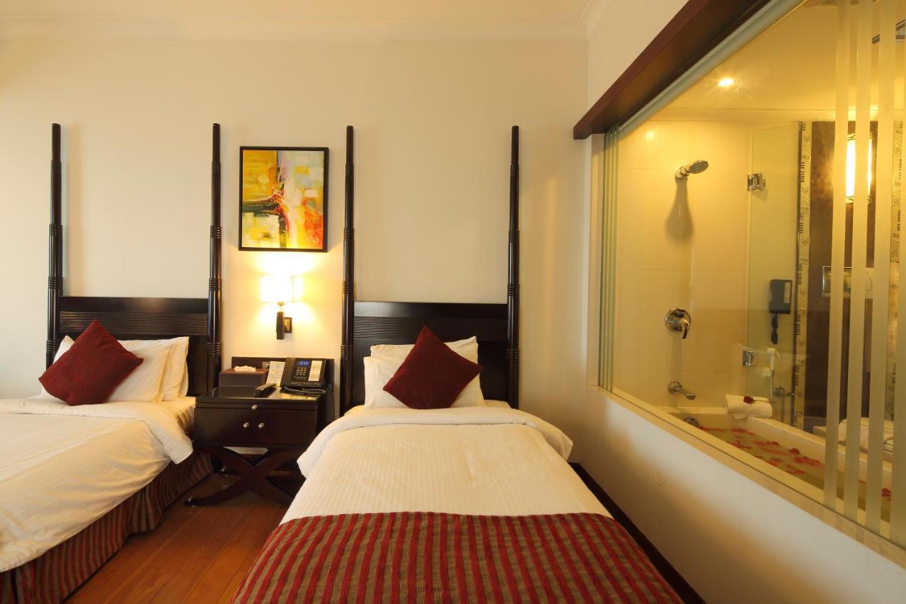 Windsor Rajadhani Hotel Thiruvananthapuram Exterior foto